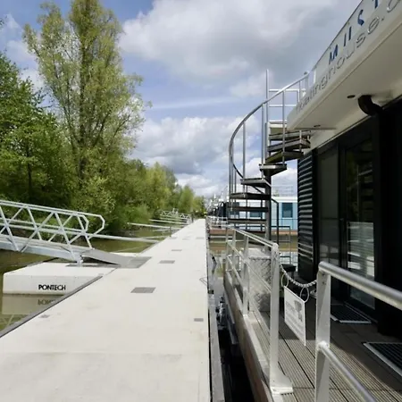 Hotel en barco Hausboot Black Pearl - Lp1 *