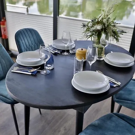 Botel Hausboot Black Pearl - Lp1