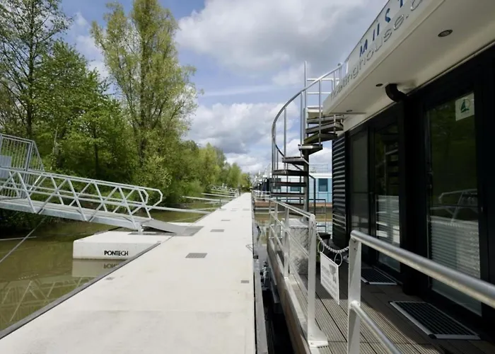 Bateau-hôtel Hausboot Black Pearl - Lp1 *